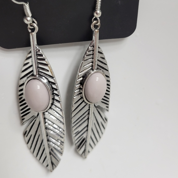 Paparazzi Feather earrings - Picture 3 of 3